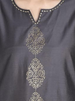 Ornamental Printed Kurta With Trouser Closer Five