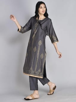 Ornamental Printed Kurta With Trouser Closer Three