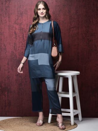 Women Liva (Rayon) Blue Geometric Print Kurta With Comfort Pant